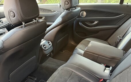Mercedes-Benz E-Класс, 2020 год, 4 500 000 рублей, 6 фотография
