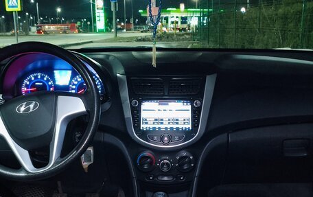 Hyundai Solaris II рестайлинг, 2012 год, 760 000 рублей, 8 фотография