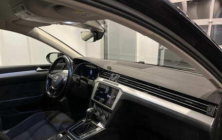 Volkswagen Passat B8 рестайлинг, 2019 год, 2 160 000 рублей, 12 фотография