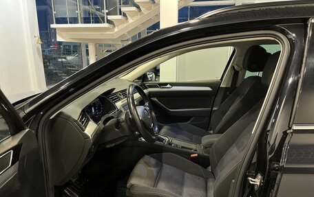 Volkswagen Passat B8 рестайлинг, 2019 год, 2 160 000 рублей, 14 фотография