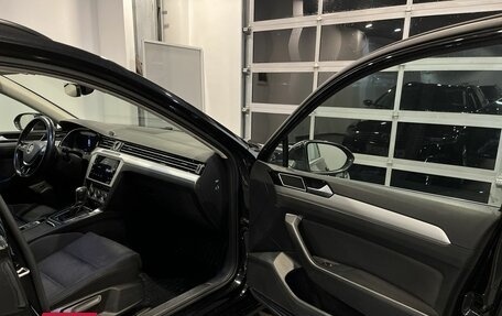 Volkswagen Passat B8 рестайлинг, 2019 год, 2 160 000 рублей, 23 фотография