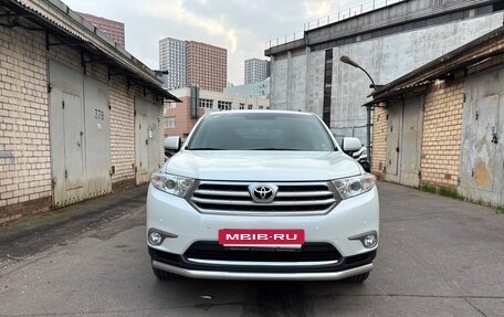 Toyota Highlander III, 2012 год, 2 600 000 рублей, 2 фотография
