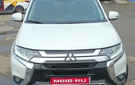 Mitsubishi Outlander III рестайлинг 3, 2021 год, 2 350 000 рублей, 1 фотография