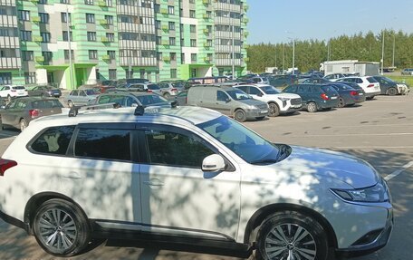 Mitsubishi Outlander III рестайлинг 3, 2021 год, 2 350 000 рублей, 12 фотография