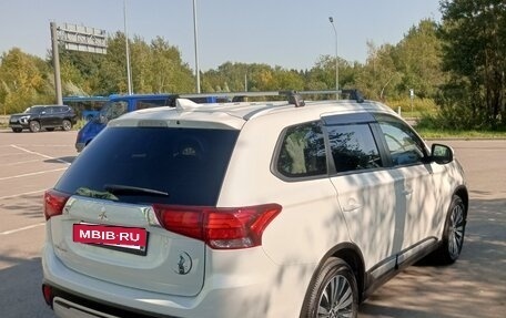 Mitsubishi Outlander III рестайлинг 3, 2021 год, 2 350 000 рублей, 13 фотография