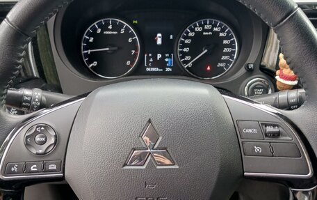 Mitsubishi Outlander III рестайлинг 3, 2021 год, 2 350 000 рублей, 19 фотография