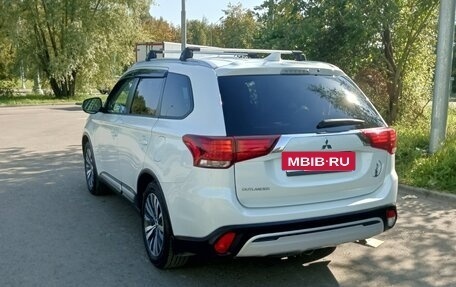 Mitsubishi Outlander III рестайлинг 3, 2021 год, 2 350 000 рублей, 15 фотография