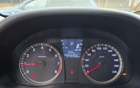 Hyundai Solaris II рестайлинг, 2011 год, 650 000 рублей, 6 фотография