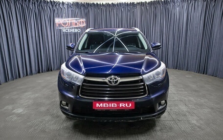 Toyota Highlander III, 2014 год, 2 498 000 рублей, 2 фотография