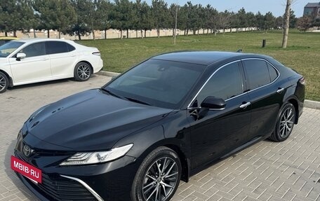 Toyota Camry, 2021 год, 3 700 000 рублей, 2 фотография