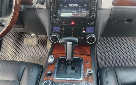 Volkswagen Touareg III, 2005 год, 695 000 рублей, 9 фотография