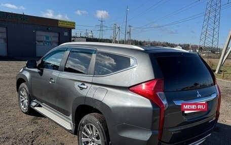 Mitsubishi Pajero Sport III рестайлинг, 2018 год, 2 700 000 рублей, 4 фотография