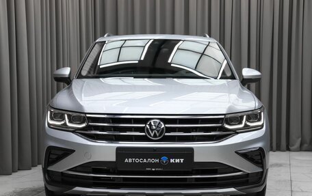 Volkswagen Tiguan II, 2021 год, 3 720 000 рублей, 2 фотография