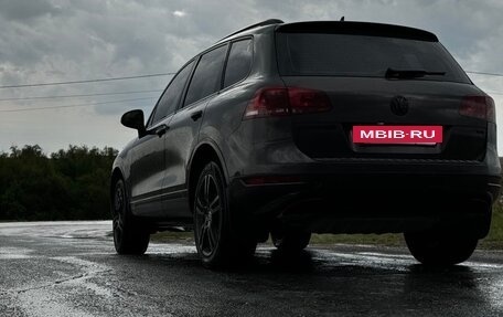 Volkswagen Touareg III, 2010 год, 1 555 000 рублей, 3 фотография