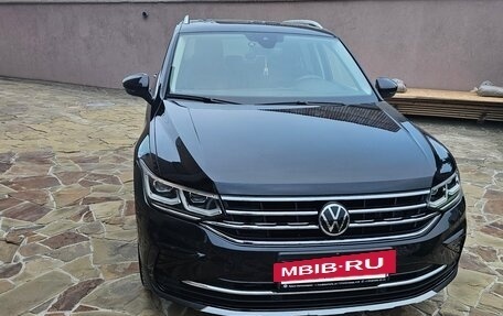 Volkswagen Tiguan II, 2021 год, 4 600 000 рублей, 2 фотография