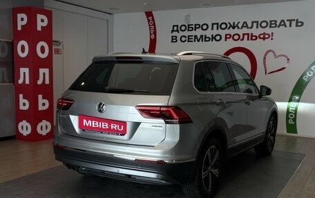 Volkswagen Tiguan II, 2018 год, 3 499 000 рублей, 4 фотография