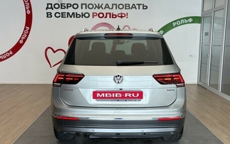 Volkswagen Tiguan II, 2018 год, 3 499 000 рублей, 5 фотография