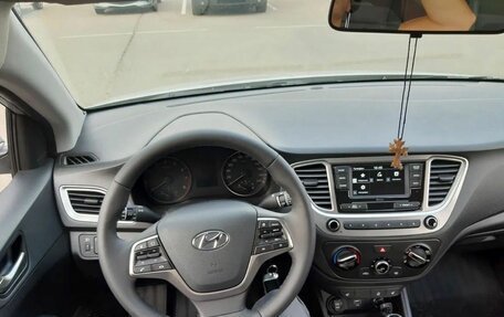 Hyundai Solaris II рестайлинг, 2019 год, 850 000 рублей, 3 фотография