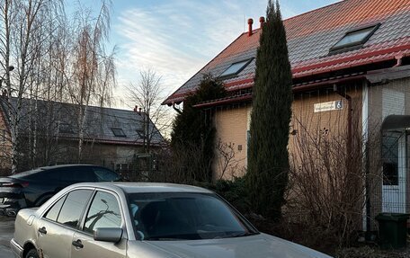 Mercedes-Benz E-Класс, 1998 год, 135 000 рублей, 2 фотография