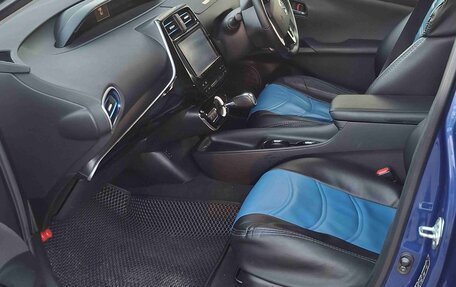 Toyota Prius IV XW50, 2016 год, 1 900 000 рублей, 5 фотография