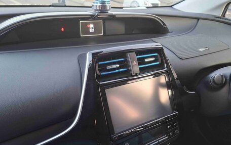 Toyota Prius IV XW50, 2016 год, 1 900 000 рублей, 7 фотография