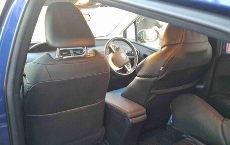 Toyota Prius IV XW50, 2016 год, 1 900 000 рублей, 10 фотография