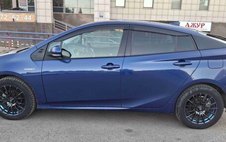 Toyota Prius IV XW50, 2016 год, 1 900 000 рублей, 33 фотография