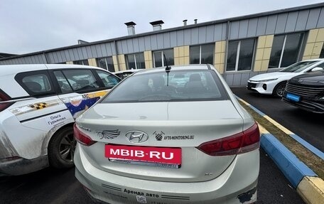 Hyundai Solaris II рестайлинг, 2017 год, 650 000 рублей, 5 фотография
