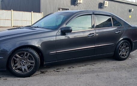 Mercedes-Benz E-Класс, 2004 год, 750 000 рублей, 1 фотография