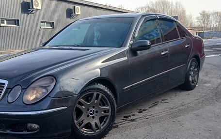Mercedes-Benz E-Класс, 2004 год, 750 000 рублей, 3 фотография