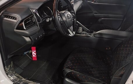 Toyota Camry, 2021 год, 3 530 000 рублей, 10 фотография