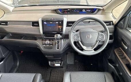 Honda Freed II, 2021 год, 1 360 000 рублей, 5 фотография
