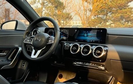 Mercedes-Benz A-Класс, 2022 год, 1 880 000 рублей, 10 фотография