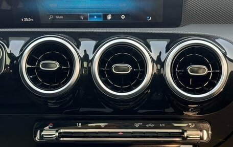 Mercedes-Benz A-Класс, 2022 год, 1 880 000 рублей, 16 фотография