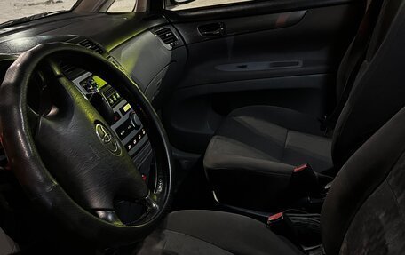 Toyota Avensis Verso I рестайлинг, 2002 год, 849 000 рублей, 10 фотография