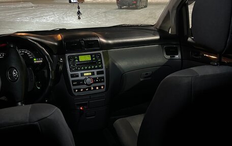 Toyota Avensis Verso I рестайлинг, 2002 год, 849 000 рублей, 8 фотография