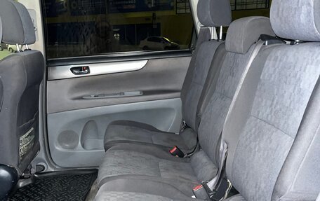 Toyota Avensis Verso I рестайлинг, 2002 год, 849 000 рублей, 15 фотография