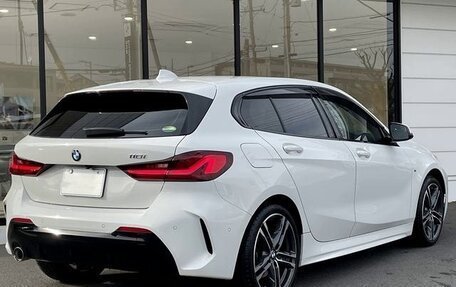 BMW 1 серия, 2022 год, 1 687 000 рублей, 3 фотография