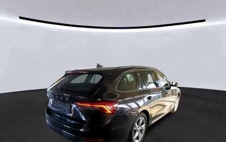 Skoda Octavia IV, 2022 год, 1 972 000 рублей, 2 фотография