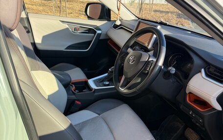 Toyota RAV4, 2019 год, 3 000 000 рублей, 6 фотография