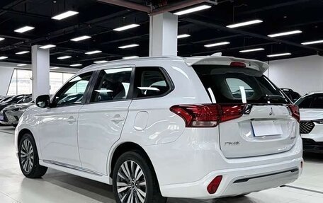 Mitsubishi Outlander III рестайлинг 3, 2022 год, 2 113 333 рублей, 4 фотография