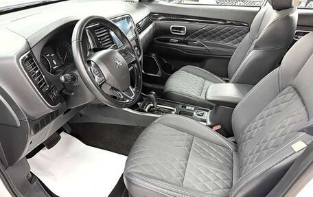 Mitsubishi Outlander III рестайлинг 3, 2022 год, 2 113 333 рублей, 8 фотография