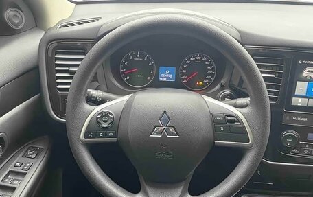 Mitsubishi Outlander III рестайлинг 3, 2022 год, 2 113 333 рублей, 6 фотография