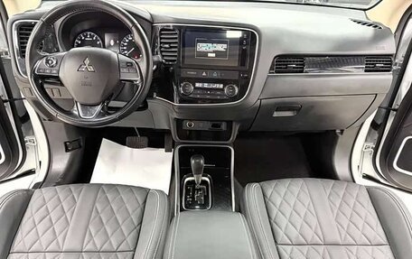 Mitsubishi Outlander III рестайлинг 3, 2022 год, 2 113 333 рублей, 7 фотография