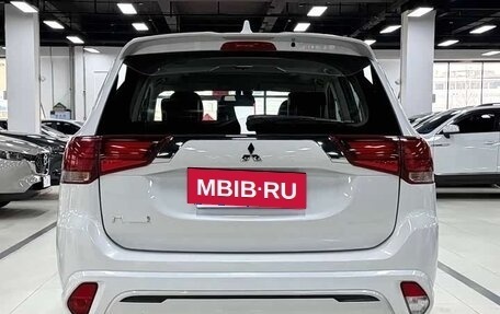Mitsubishi Outlander III рестайлинг 3, 2022 год, 2 113 333 рублей, 5 фотография