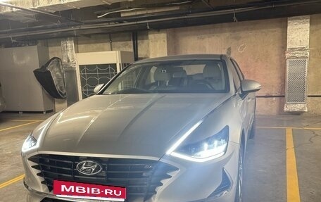 Hyundai Sonata VIII, 2021 год, 2 300 000 рублей, 2 фотография