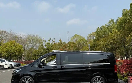 Mercedes-Benz V-Класс, 2022 год, 6 040 555 рублей, 2 фотография