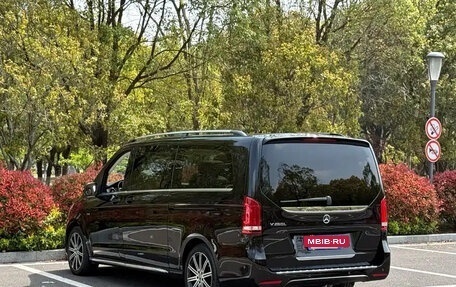 Mercedes-Benz V-Класс, 2022 год, 6 040 555 рублей, 3 фотография