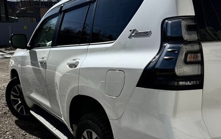 Toyota Land Cruiser Prado 150 рестайлинг 2, 2021 год, 7 100 000 рублей, 3 фотография