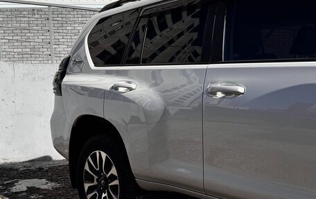 Toyota Land Cruiser Prado 150 рестайлинг 2, 2021 год, 7 100 000 рублей, 6 фотография